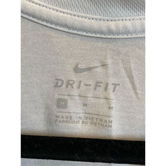 Nike Dri-Fit Light Gray V Neck Athletic Tshirt Women’s Size Medium - Picture 5 of 9